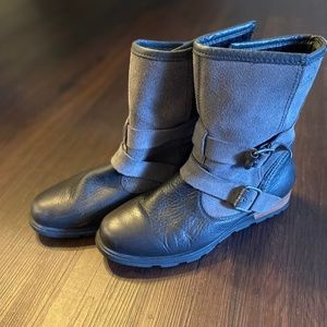 Sorel Moto Black and Grey Pull-on boot